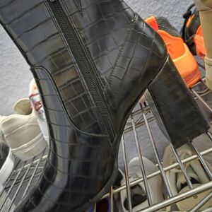 Elegant Black Croc-Embossed Heeled Boots